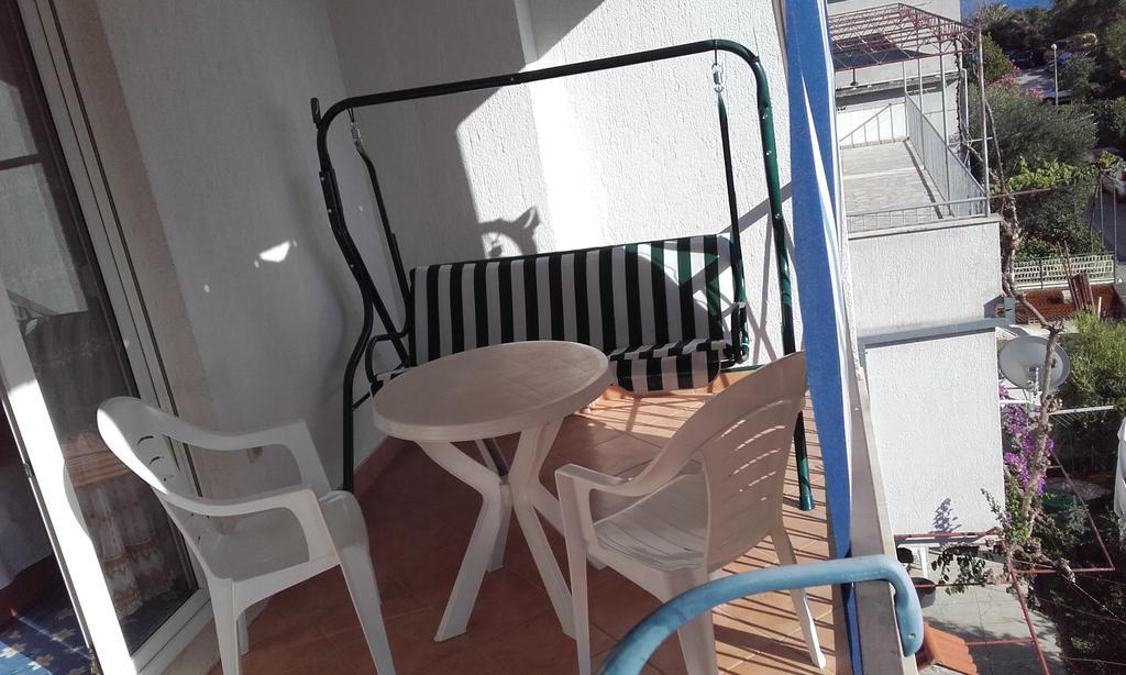 Apartments Ivka Omis Exterior photo